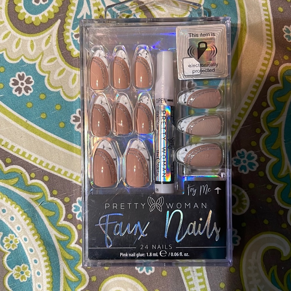 Pretty woman Faux Nails